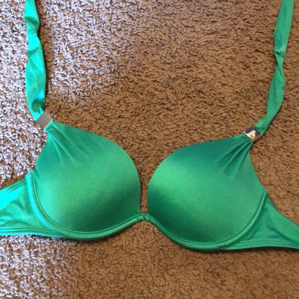 32 C bikini top